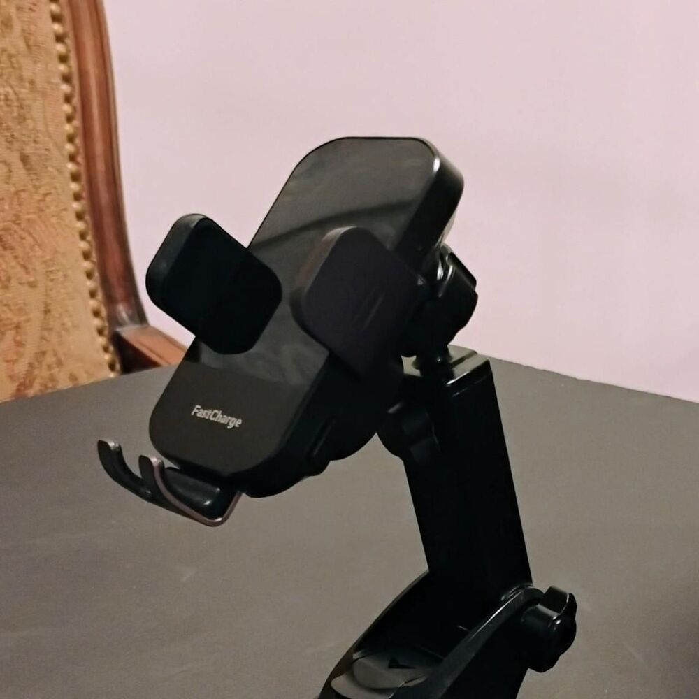 Magnetic Black iPhone charger/holder